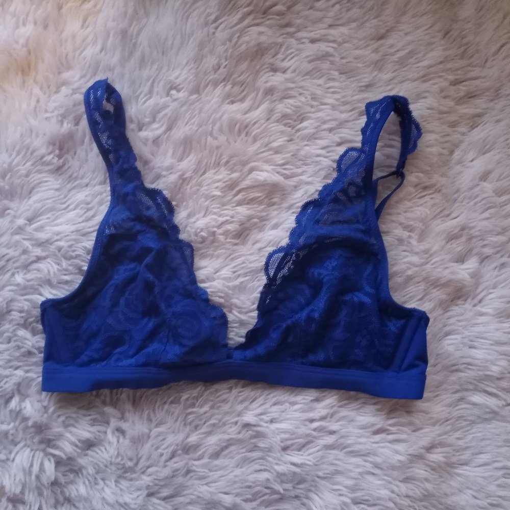PINK Victoria's Secret Royal Blue Scalloped Lace Bralette